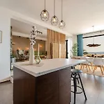 Luxurious In With Sauna 度假居