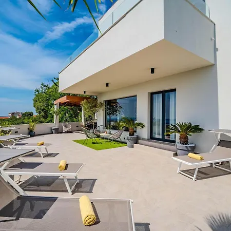 Holiday home Awesome In With House Sea View