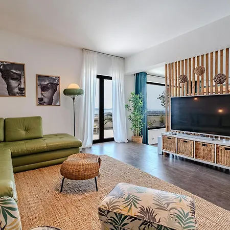 Awesome In With House Sea View *